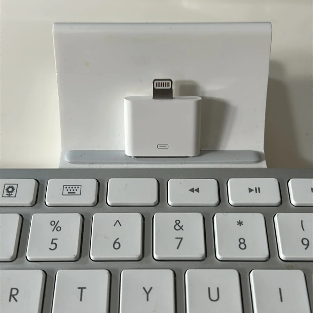 iPhone Wireless White Keyboard with Dock